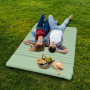 Camping Luftmadrass med Luftpump 200 x 135 x 10 cm Grön