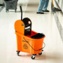 Svabbvagn med Moppress 36 L Orange
