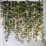 Konstgjord murgröna med 50-LED-belysning ljussträngar – krans falsk växt 2,1 m